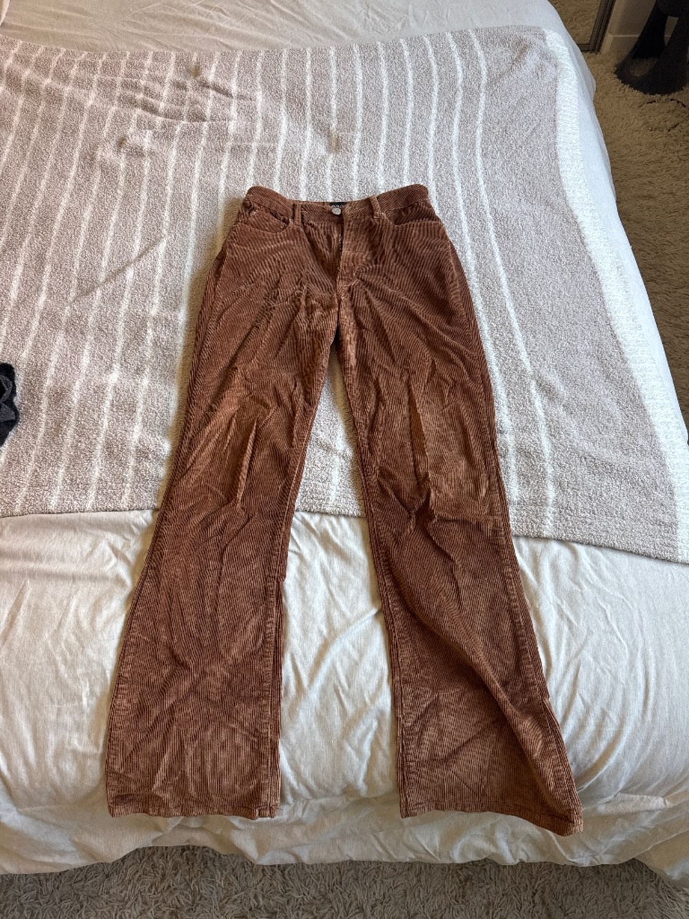 Brown flare corduroy pant size 26. Urban outfitters
